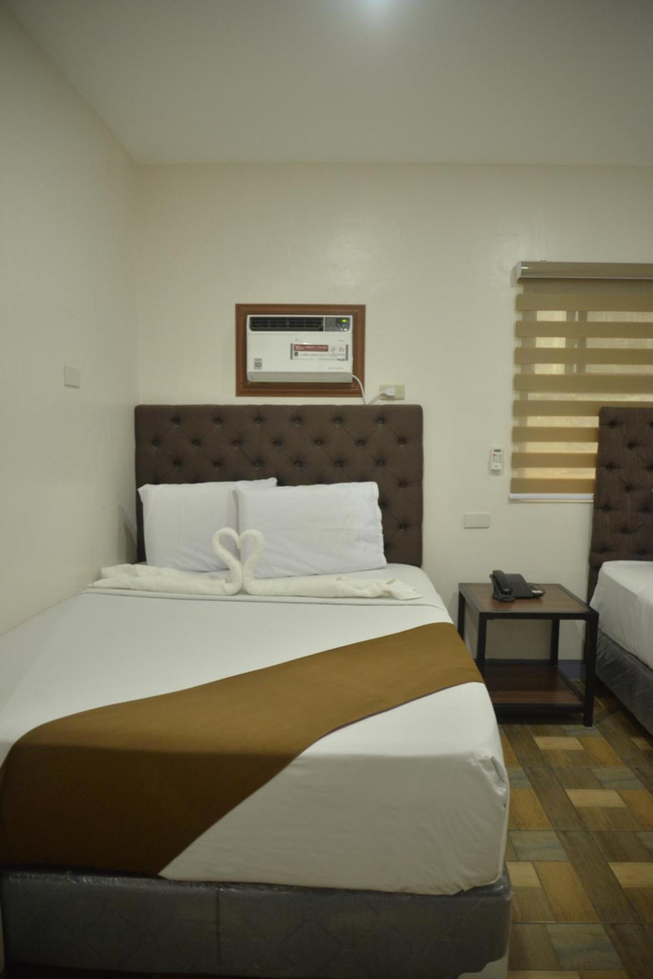 Fb Dormitel Suites Cagayan de Oro Esterno foto