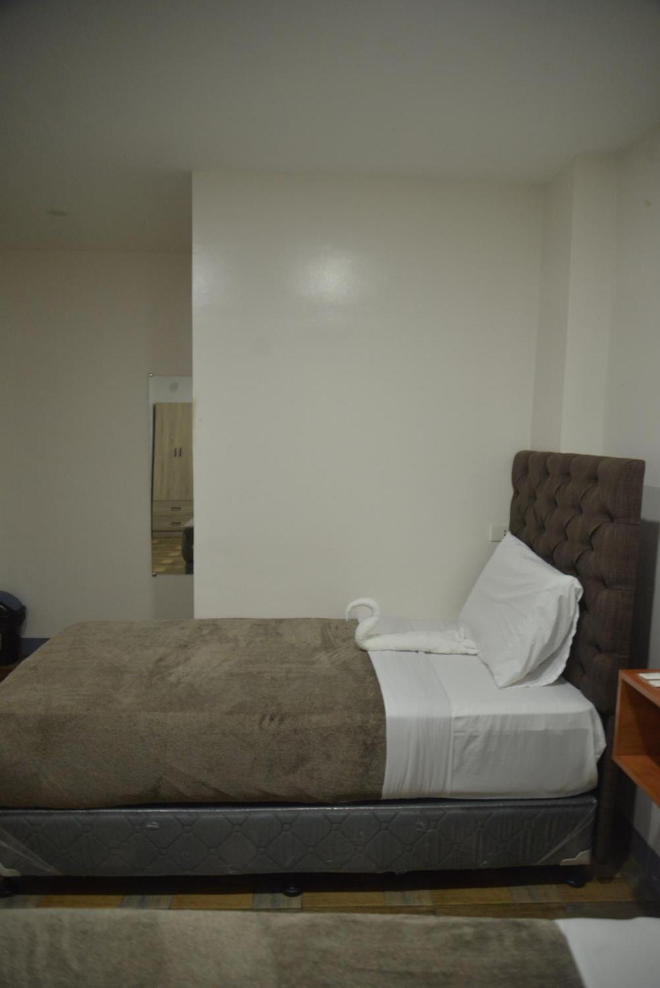 Fb Dormitel Suites Cagayan de Oro Esterno foto