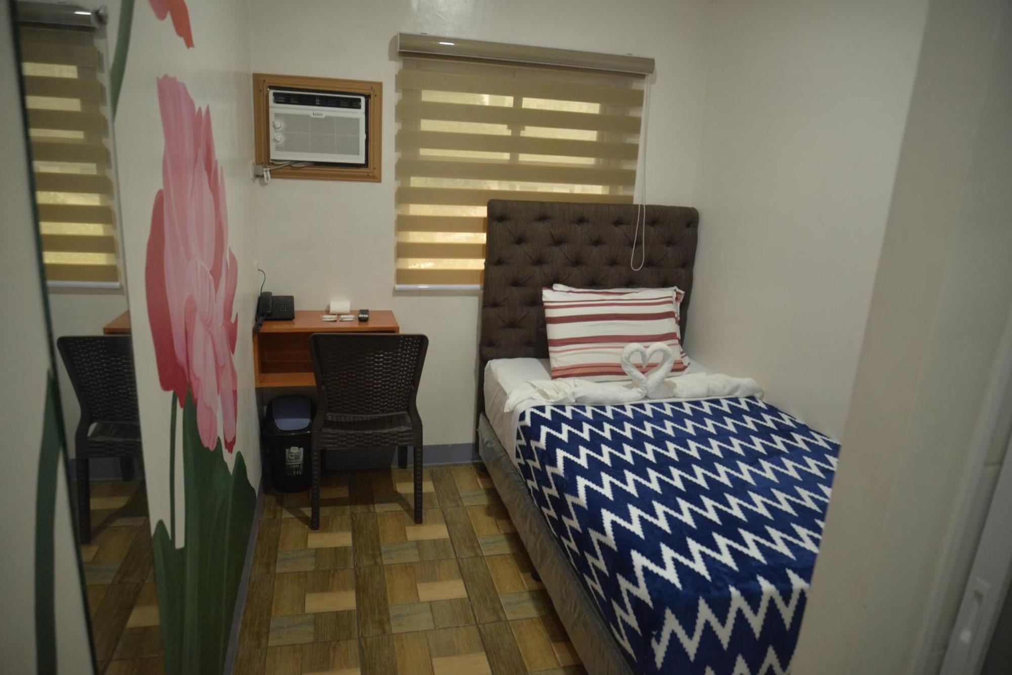 Fb Dormitel Suites Cagayan de Oro Esterno foto