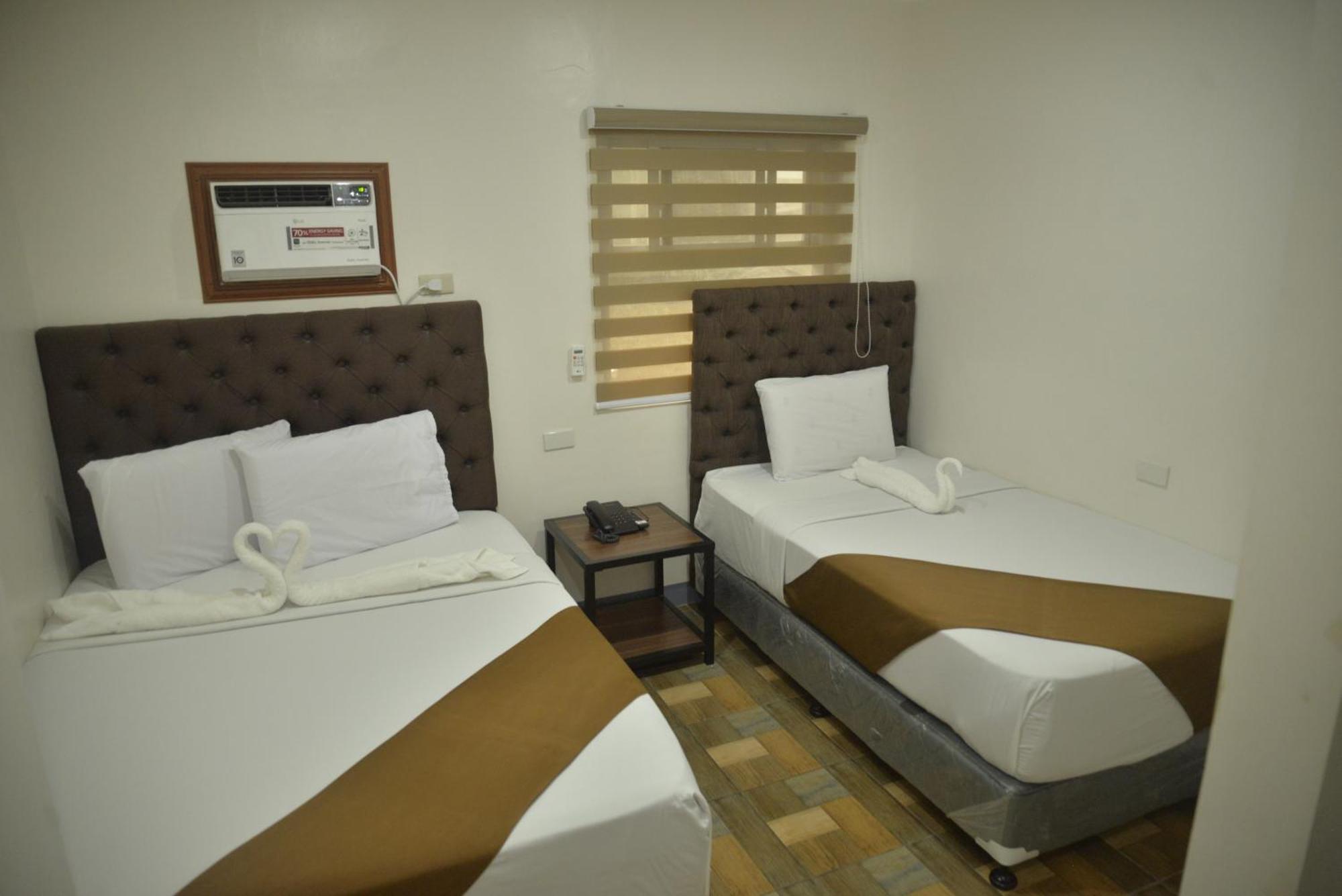 Fb Dormitel Suites Cagayan de Oro Esterno foto