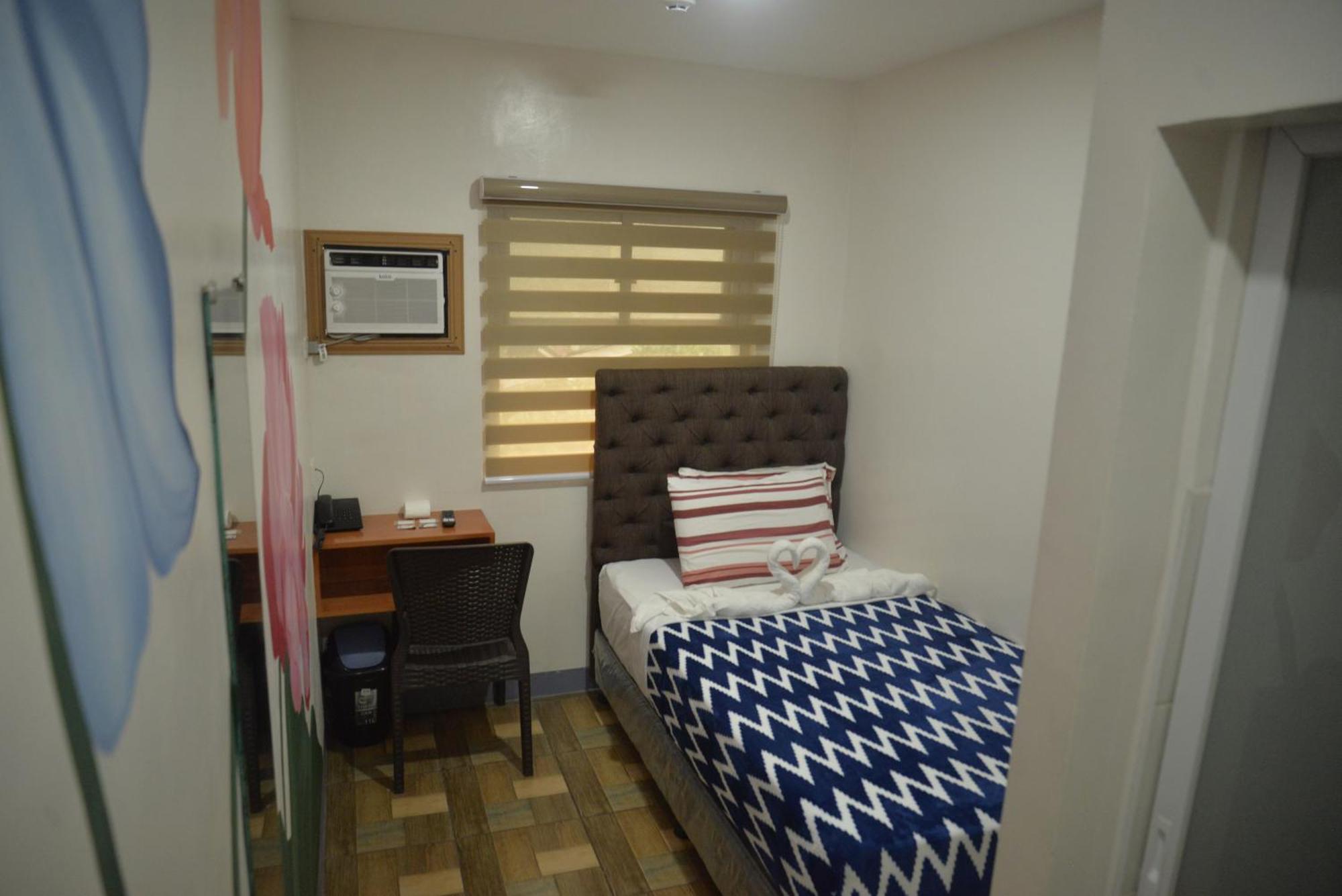 Fb Dormitel Suites Cagayan de Oro Esterno foto